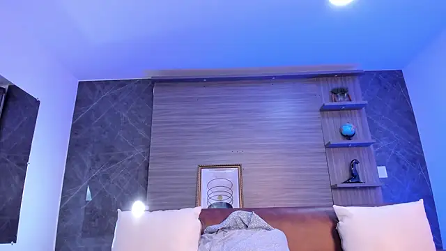 Snapshot of charlottewhitte chatting on 11/06/25, 11:36 charlottewhitte online show from 11/06/25, 11:36