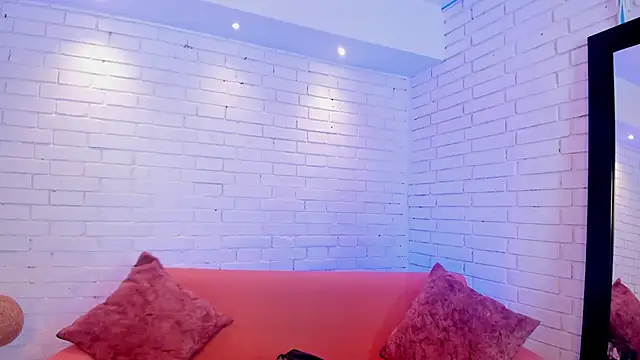 Snapshot of charlottewhitte chatting on 09/18/25, 11:35 charlottewhitte online show from 09/18/25, 11:35