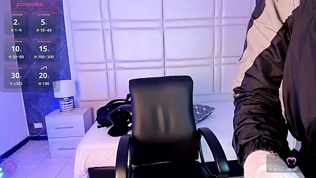 charlottewhitte online show from 04/06/26, 12:17