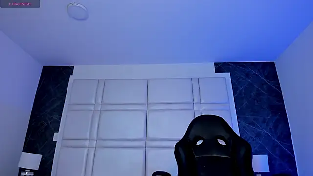 charlottewhitte online show from 05/12/26, 11:27