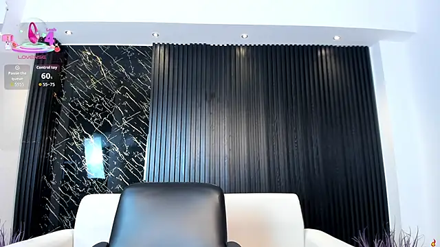 Snapshot of charlottewhitte chatting on 10/18/25, 12:29 charlottewhitte online show from 10/18/25, 12:29