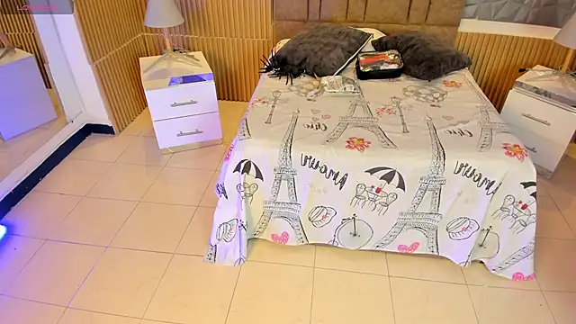 Snapshot of charlottewhitte chatting on 10/31/25, 12:24 charlottewhitte online show from 10/31/25, 12:24