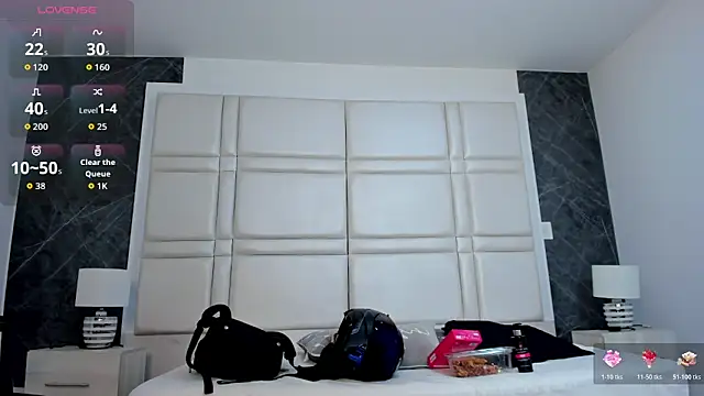 charlottewhitte online show from 04/21/26, 10:55