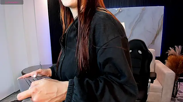 charlottewhitte online show from 02/10/26, 11:53