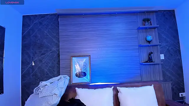 Snapshot of charlottewhitte chatting on 10/25/25, 12:17 charlottewhitte online show from 10/25/25, 12:17