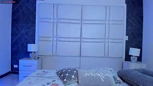 charlottewhitte online show from 04/10/26, 12:12