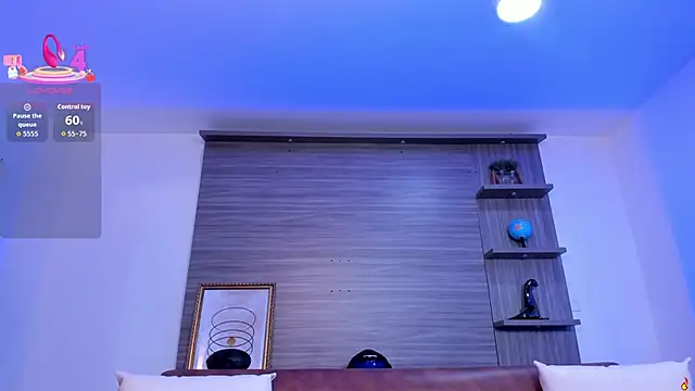 Snapshot of charlottewhitte chatting on 09/12/25, 11:43 charlottewhitte online show from 09/12/25, 11:43