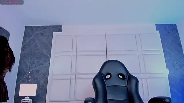 charlottewhitte online show from 07/17/26, 10:56