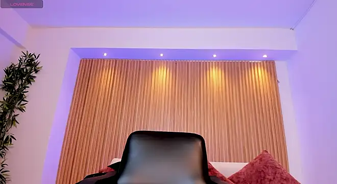 charlottewhitte online show from 04/28/26, 02:54