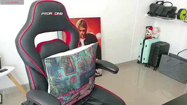 Snapshot of samantha_tattu chatting on 12/01/25, 03:57 samantha tattu online show from 12/01/25, 03:57