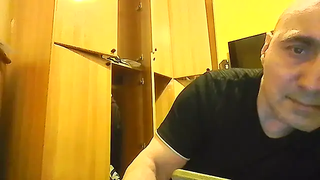 Analove1976 online show from 04/22/26, 06:36