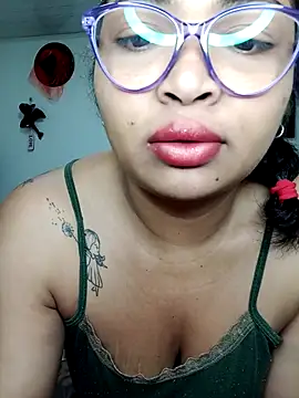 Snapshot of chalohott chatting on 11/19/25, 10:15 chalohott online show from 11/19/25, 10:15