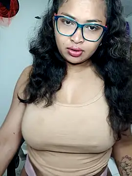 Snapshot of chalohott chatting on 12/04/25, 10:25 chalohott online show from 12/04/25, 10:25