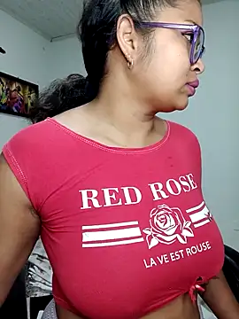 Snapshot of chalohott chatting on 09/19/25, 10:41 chalohott online show from 09/19/25, 10:41