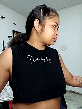 Snapshot of chalohott chatting on 09/24/25, 10:33 chalohott online show from 09/24/25, 10:33