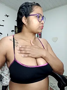 Snapshot of chalohott chatting on 10/05/25, 11:01 chalohott online show from 10/05/25, 11:01