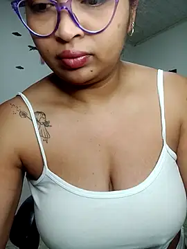 Snapshot of chalohott chatting on 09/17/25, 09:55 chalohott online show from 09/17/25, 09:55