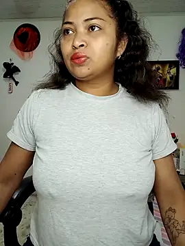 Snapshot of chalohott chatting on 11/08/25, 08:51 chalohott online show from 11/08/25, 08:51