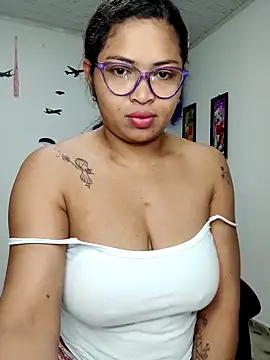 Snapshot of chalohott chatting on 11/04/25, 09:24 chalohott online show from 11/04/25, 09:24