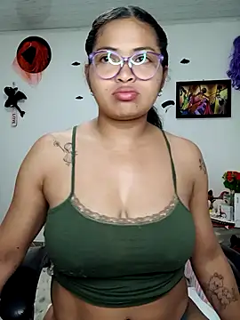 Snapshot of chalohott chatting on 11/13/25, 09:57 chalohott online show from 11/13/25, 09:57