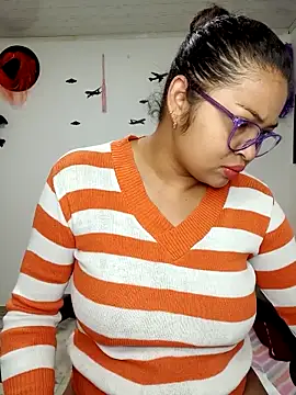 Snapshot of chalohott chatting on 11/12/25, 09:35 chalohott online show from 11/12/25, 09:35