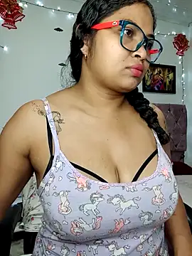 Snapshot of chalohott chatting on 12/17/25, 12:37 chalohott online show from 12/17/25, 12:37