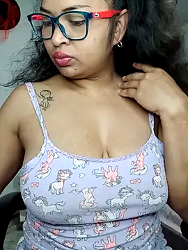 Snapshot of chalohott chatting on 11/30/25, 09:43 chalohott online show from 11/30/25, 09:43