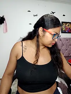 Snapshot of chalohott chatting on 02/18/26, 11:06 chalohott online show from 02/18/26, 11:06