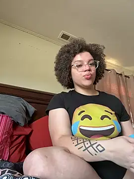 Snapshot of QueenNuttCollector chatting on 02/04/26, 03:51 QueenNuttCollector online show from 02/04/26, 03:51