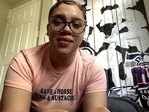 QueenNuttCollector online show from 05/08/26, 04:33