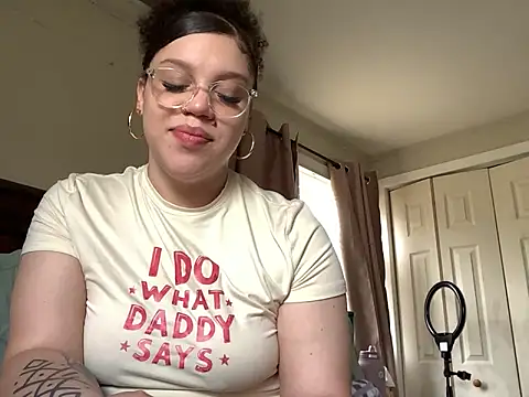 QueenNuttCollector online show from 04/20/26, 04:41