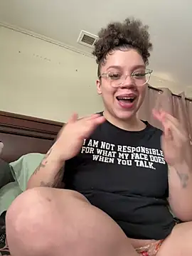 Snapshot of QueenNuttCollector chatting on 02/12/26, 03:01 QueenNuttCollector online show from 02/12/26, 03:01