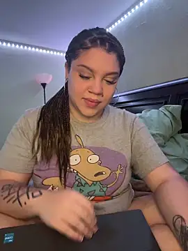 QueenNuttCollector online show from 12/30/24, 01:58