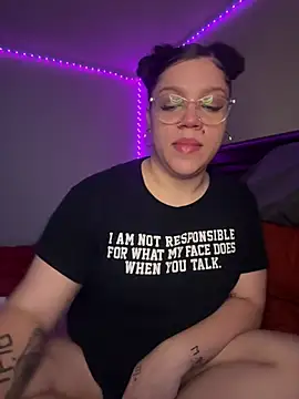 Snapshot of QueenNuttCollector chatting on 01/11/26, 12:45 QueenNuttCollector online show from 01/11/26, 12:45