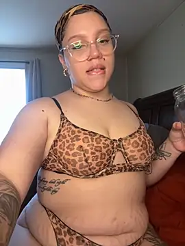 QueenNuttCollector online show from 10/23/25, 04:49