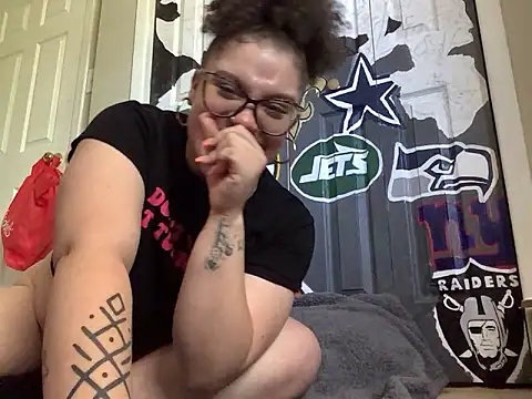QueenNuttCollector online show from 05/12/26, 04:46