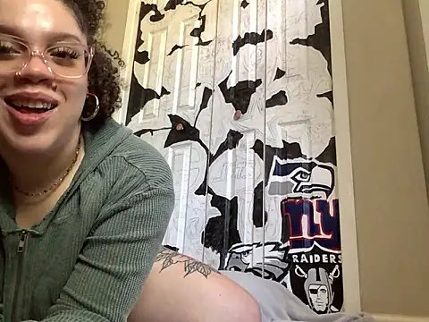 QueenNuttCollector online show from 05/01/26, 04:23