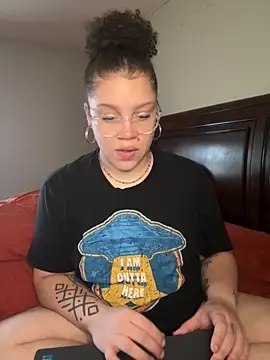 QueenNuttCollector online show from 09/30/25, 02:45