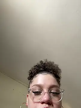 Snapshot of QueenNuttCollector chatting on 02/13/26, 05:13 QueenNuttCollector online show from 02/13/26, 05:13