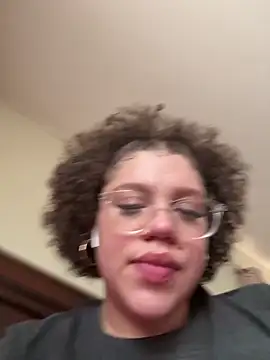 Snapshot of QueenNuttCollector chatting on 02/05/26, 05:31 QueenNuttCollector online show from 02/05/26, 05:31