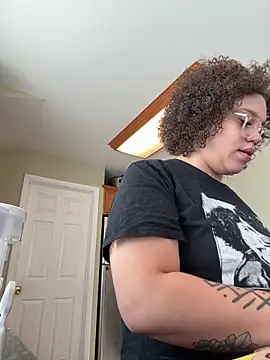 Snapshot of QueenNuttCollector chatting on 02/03/26, 05:07 QueenNuttCollector online show from 02/03/26, 05:07