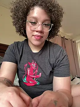 QueenNuttCollector online show from 03/04/26, 05:21