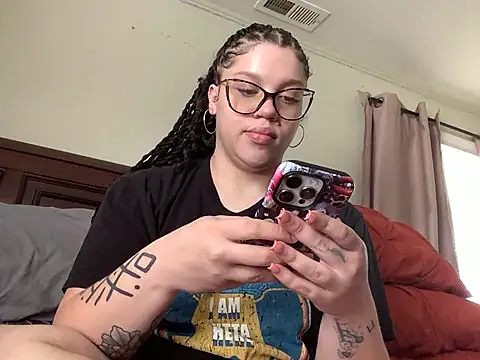 QueenNuttCollector online show from 05/22/26, 04:16