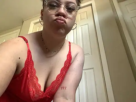 QueenNuttCollector online show from 04/21/26, 04:57