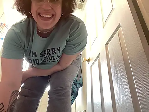 QueenNuttCollector online show from 04/15/26, 03:05