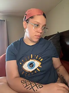 QueenNuttCollector online show from 09/24/25, 02:23