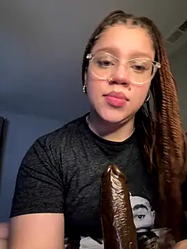 QueenNuttCollector online show from 12/02/25, 06:09