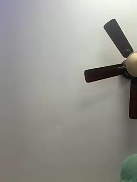 QueenNuttCollector online show from 12/18/25, 05:39