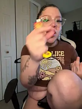 Snapshot of QueenNuttCollector chatting on 03/03/26, 06:26 QueenNuttCollector online show from 03/03/26, 06:26