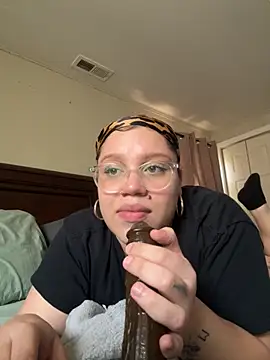 QueenNuttCollector online show from 11/11/25, 03:07